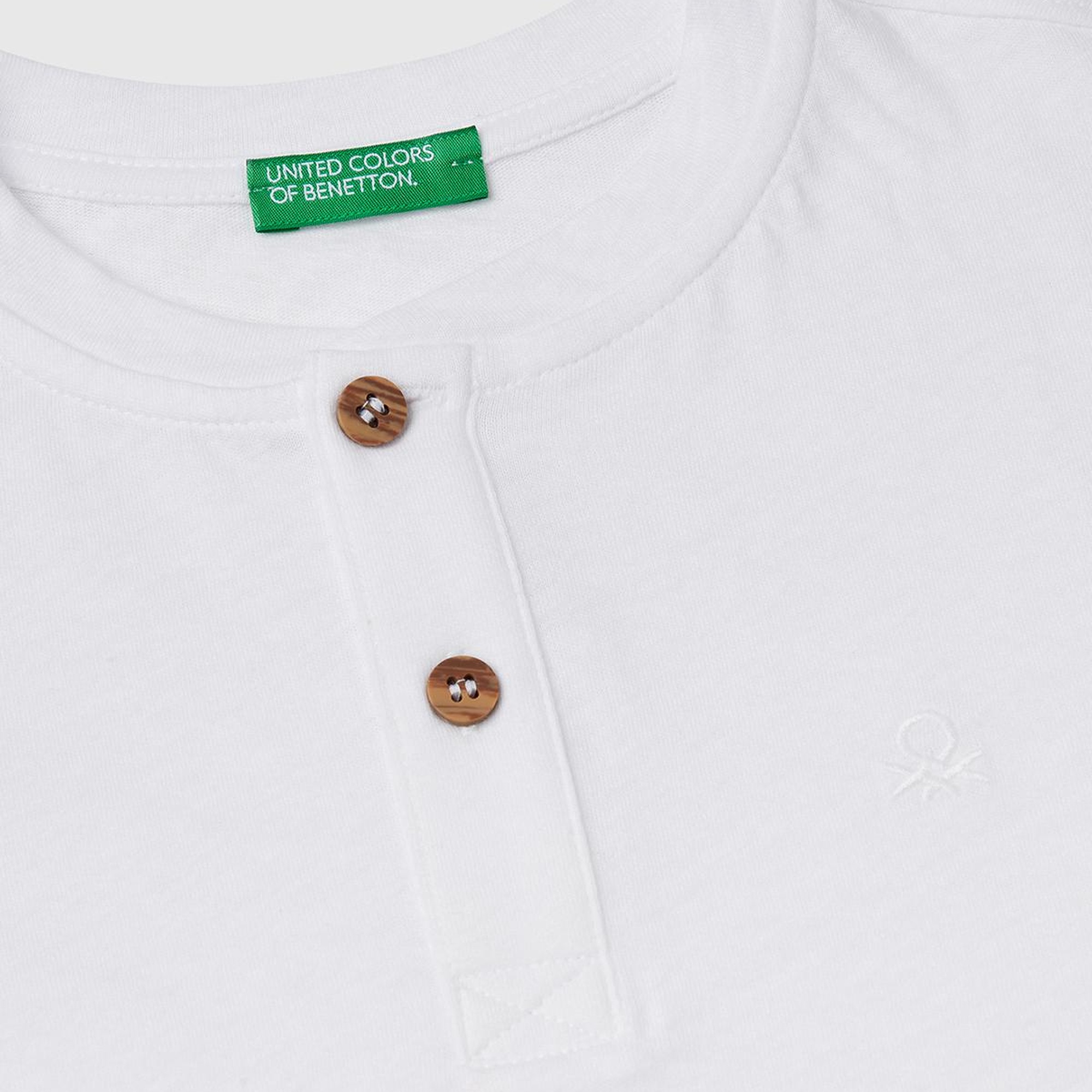 Erkek Çocuk Beyaz Logo İşlemeli Hakim Yaka T-Shirt