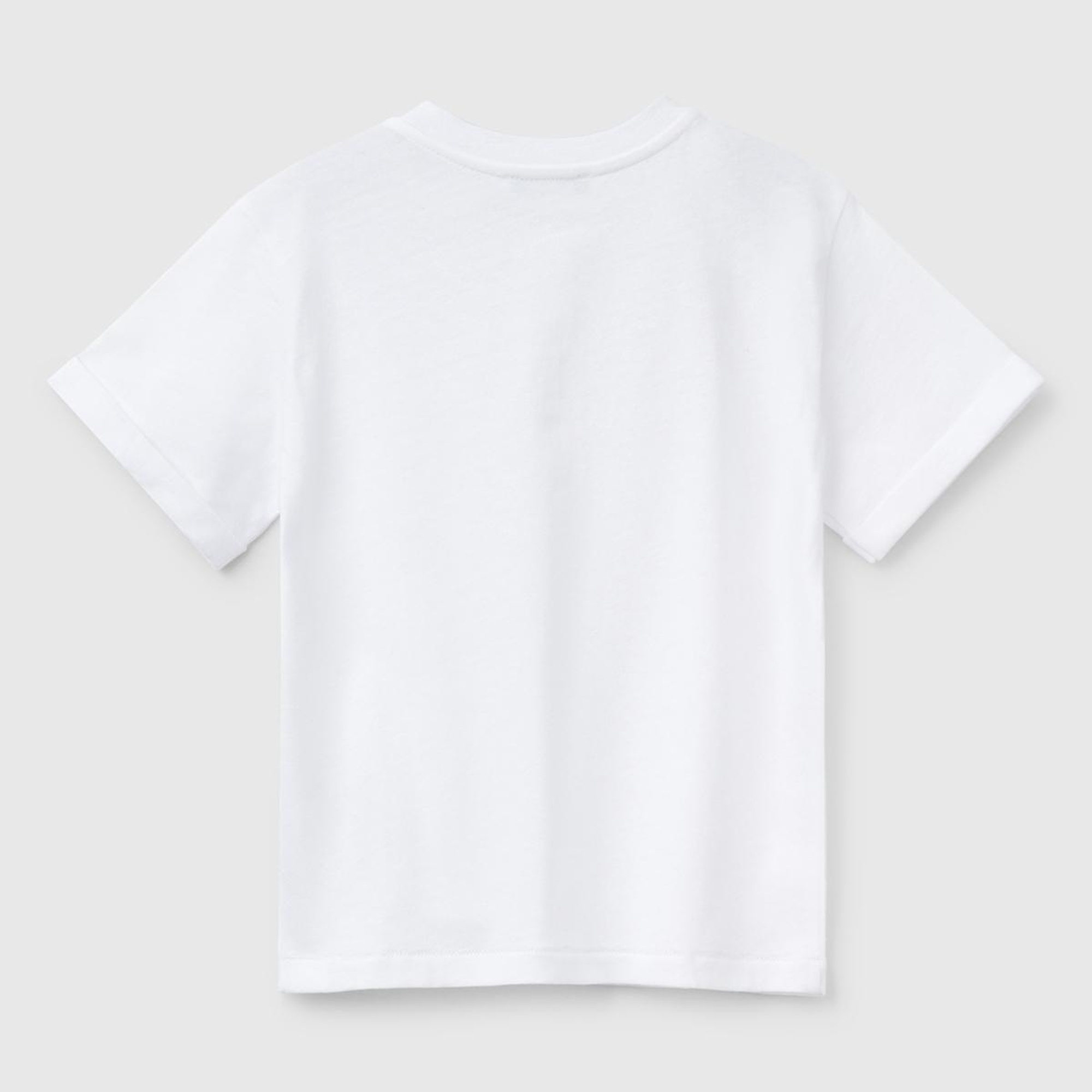 Erkek Çocuk Beyaz Önü Cep Detaylı Hakim Yaka T-Shirt