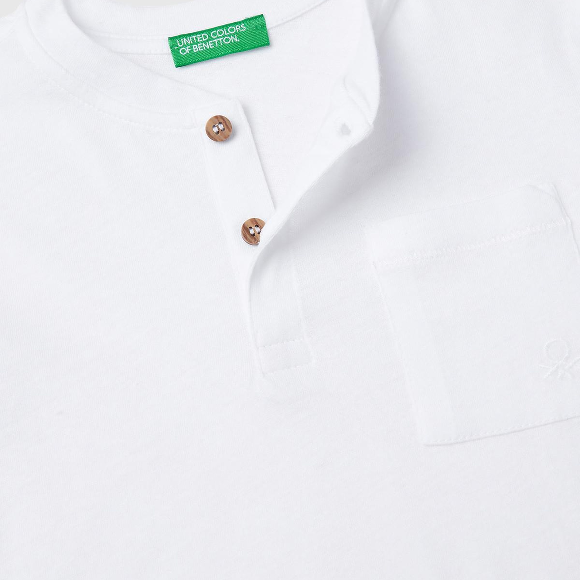 Erkek Çocuk Beyaz Önü Cep Detaylı Hakim Yaka T-Shirt