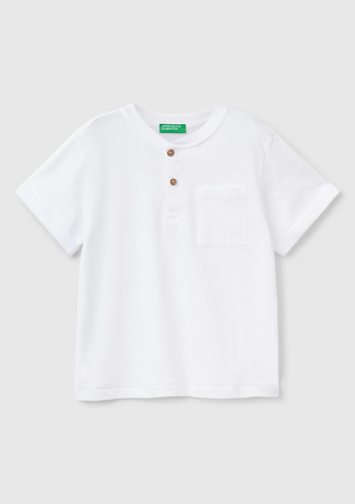  Erkek Çocuk Beyaz Önü Cep Detaylı Hakim Yaka T-Shirt