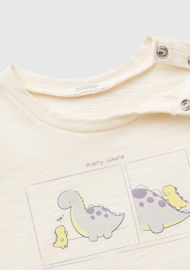  Bebek Krem Önü Baskılı Omzu Çıtçıtlı Manşet Detaylı T-Shirt