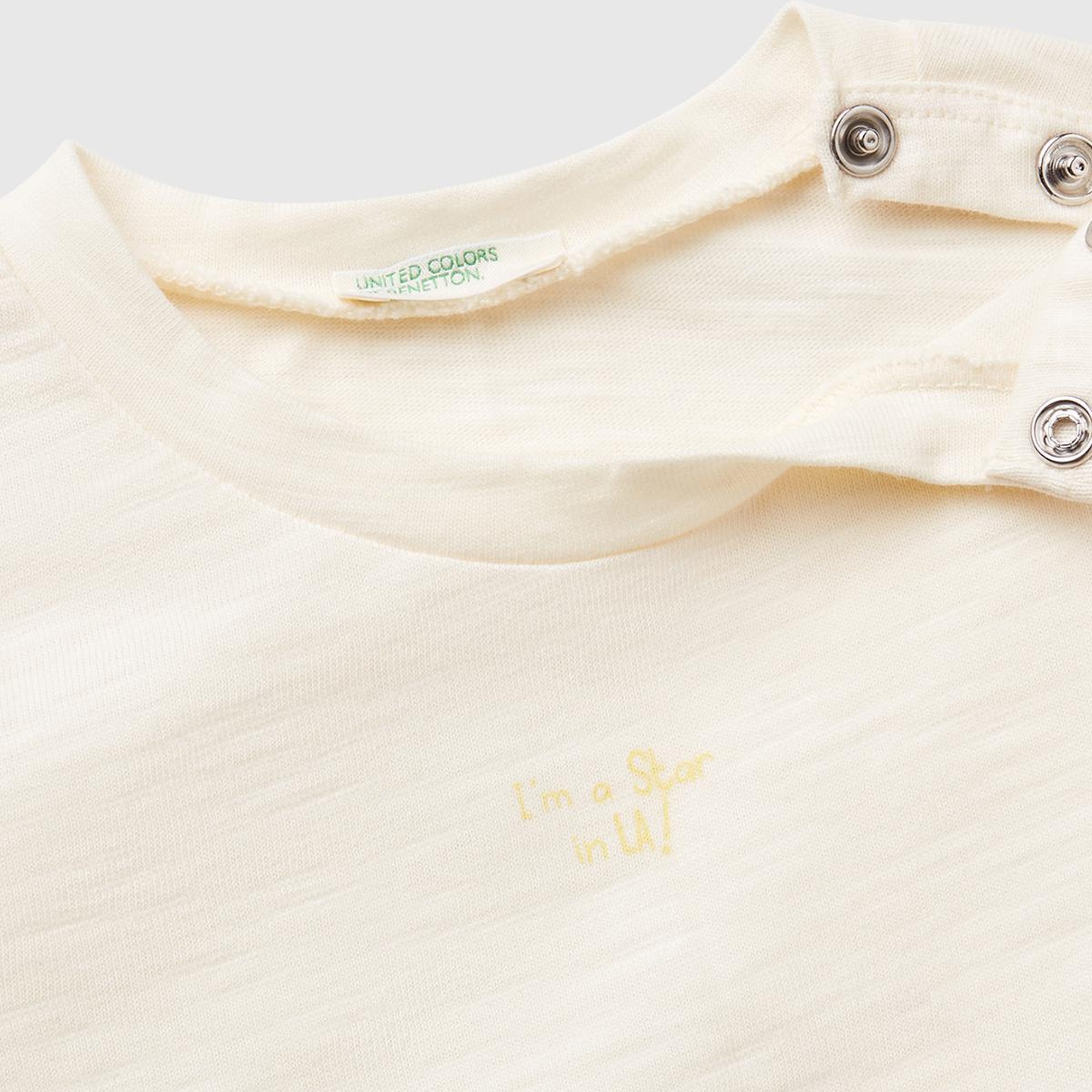 Bebek Ekru Önü Baskılı Omzu Çıtçıtlı Manşet Detaylı T-Shirt