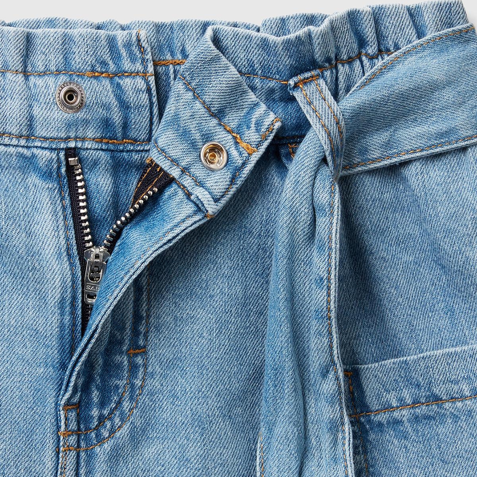 Kız Çocuk Denim Kuşaklı Beli Büzgülü Logolu Yan Cepli Denim Bermuda Şort