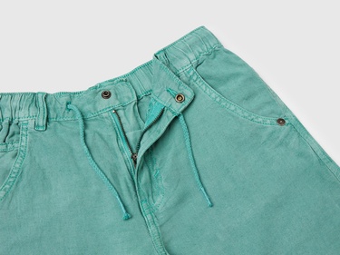  Erkek Çocuk Yeşil Liyosel ve Keten Karışımlı Büzgü İpli Cepli Bermuda Şort