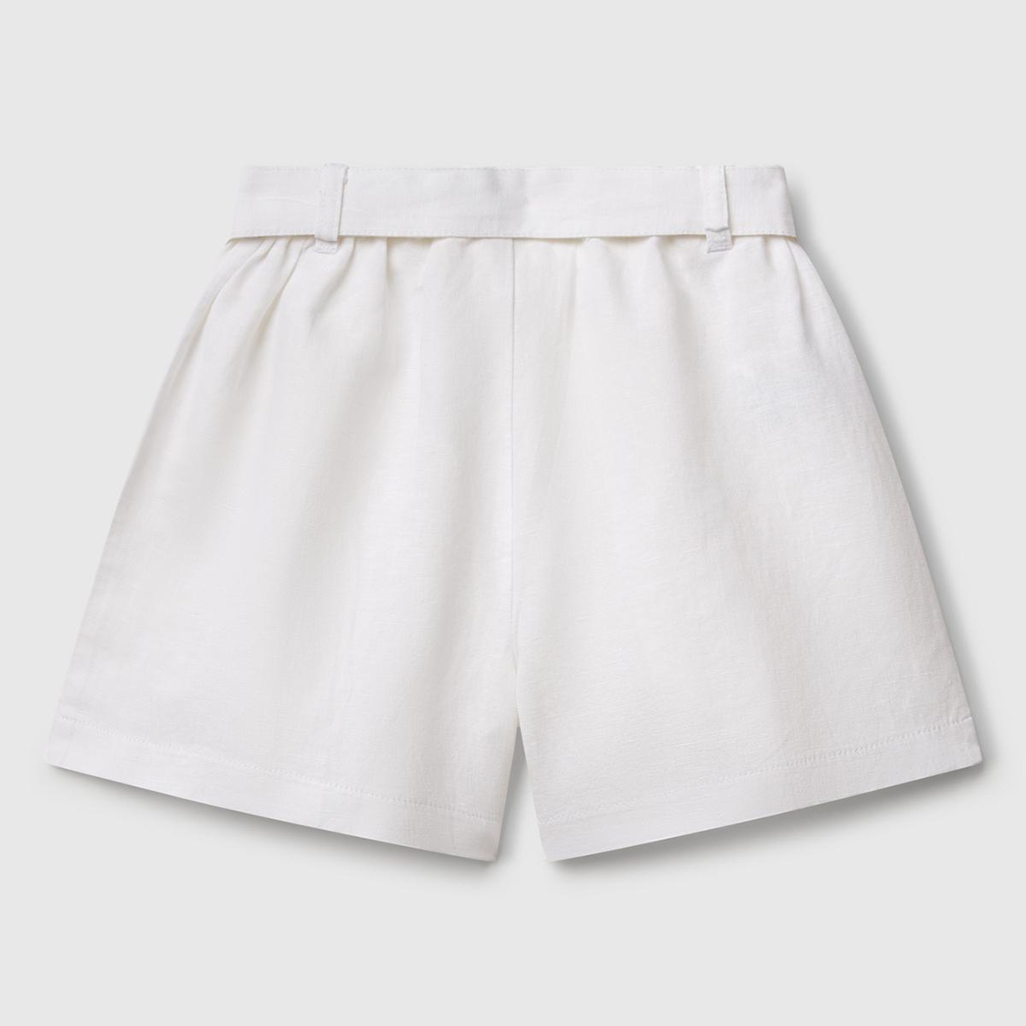 Kız Çocuk Beyaz Keten Karışımlı Beli Lastikli Kuşaklı Pileli Bermuda Şort