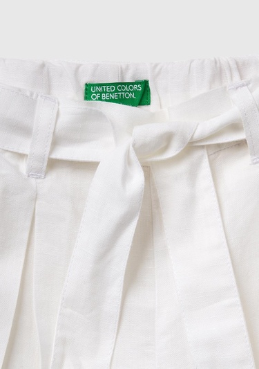  Kız Çocuk Beyaz Keten Karışımlı Beli Lastikli Kuşaklı Pileli Bermuda Şort
