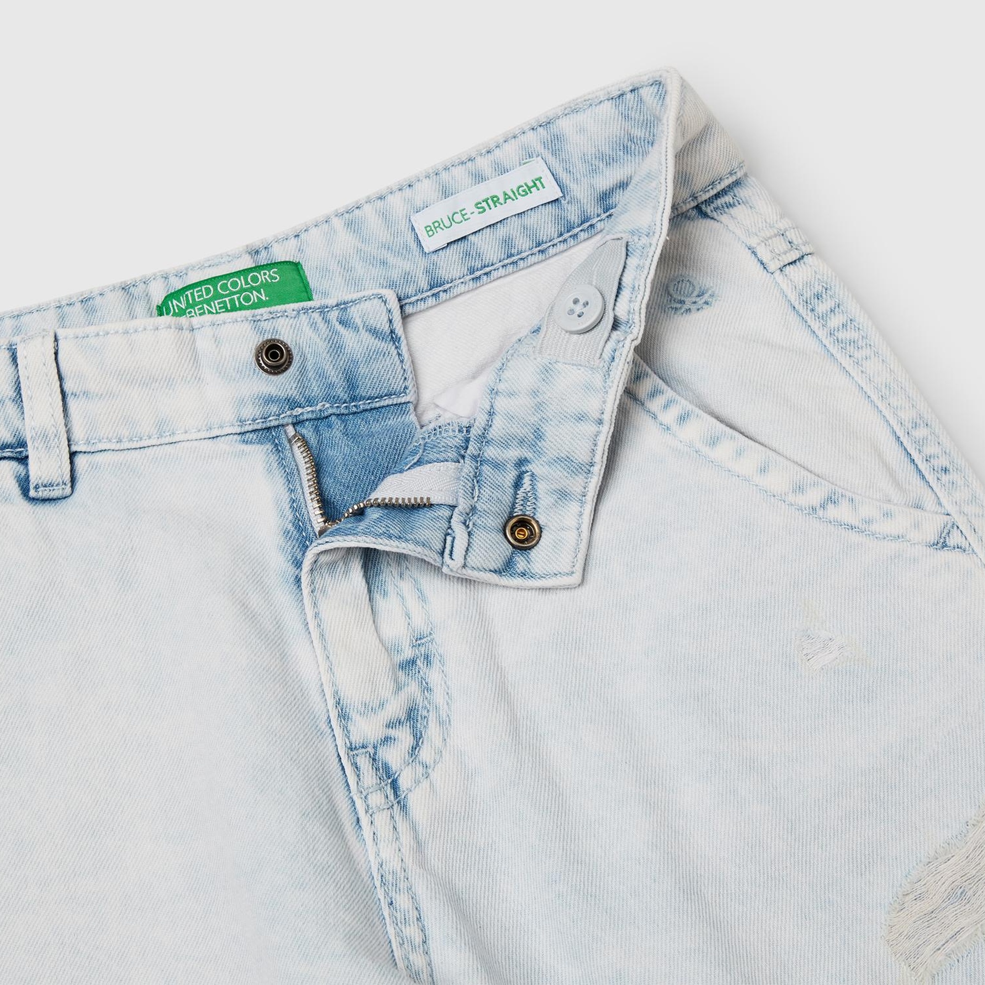 Erkek Çocuk Açık Denim Yırtık Detaylı Ön Cebi Logo Detaylı Denim Bermuda Şort