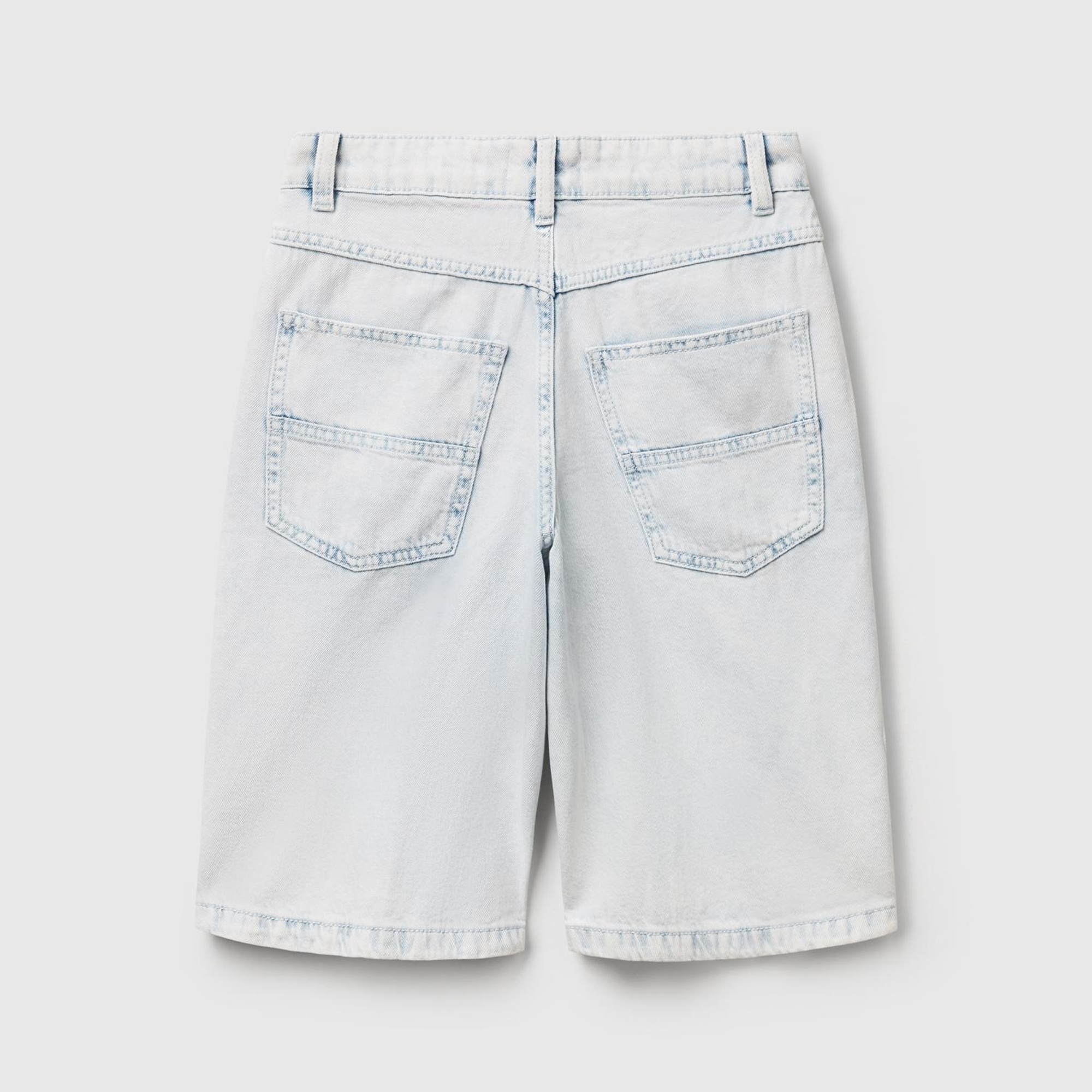 Erkek Çocuk Açık Denim Yırtık Detaylı Ön Cebi Logo Detaylı Denim Bermuda Şort