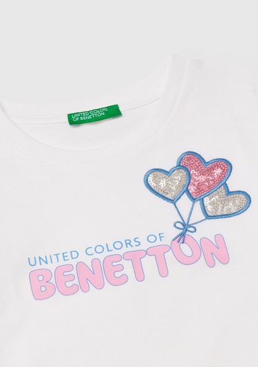  Kız Çocuk Beyaz Simli Benetton Logo Baskılı T-Shirt