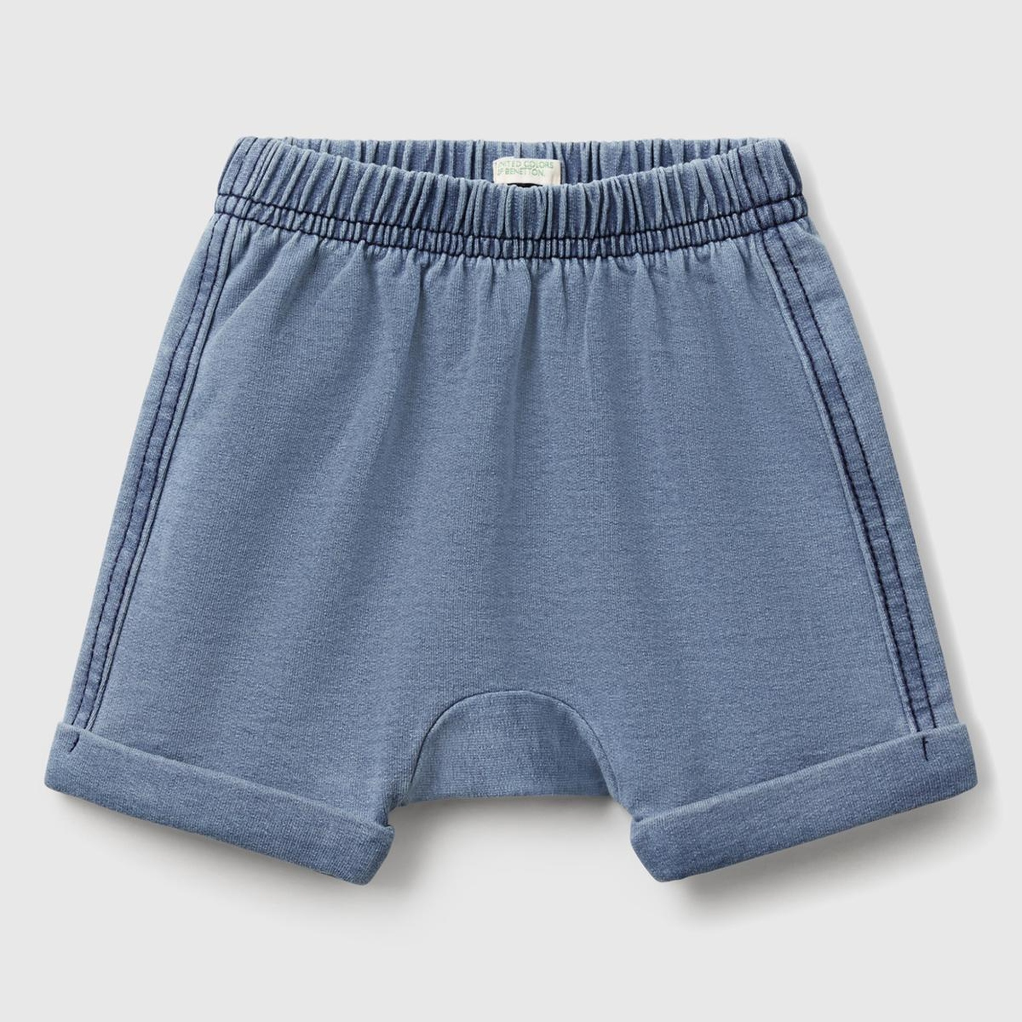 Bebek Denim Arkası Nakışlı ve Aplike Kulaklı Beli Lastikli Denim Şort