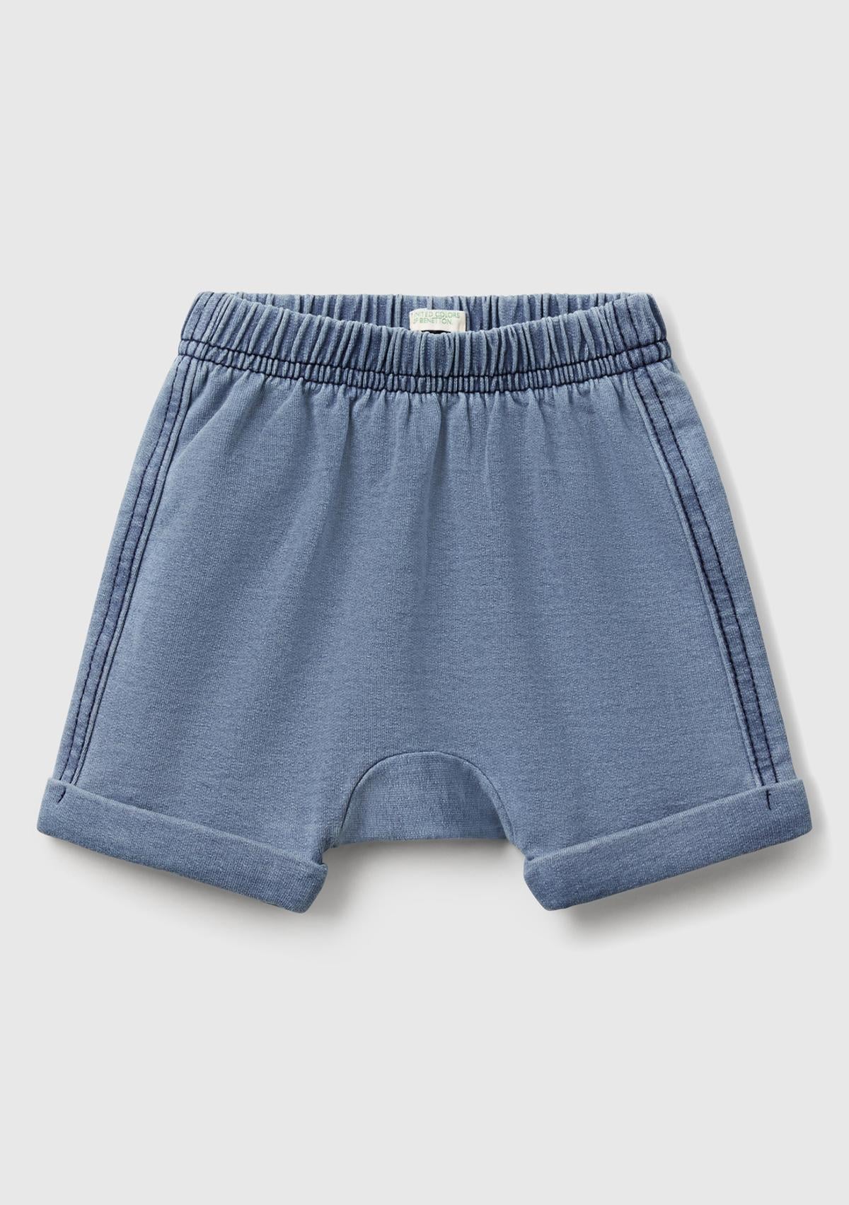  Bebek Denim Arkası Nakışlı ve Aplike Kulaklı Beli Lastikli Denim Şort