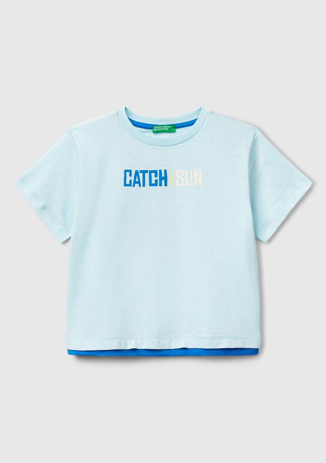  Erkek Çocuk Turkuaz Önü ve Arkası Baskılı Kabartmalı Kontrast Renkli T-Shirt