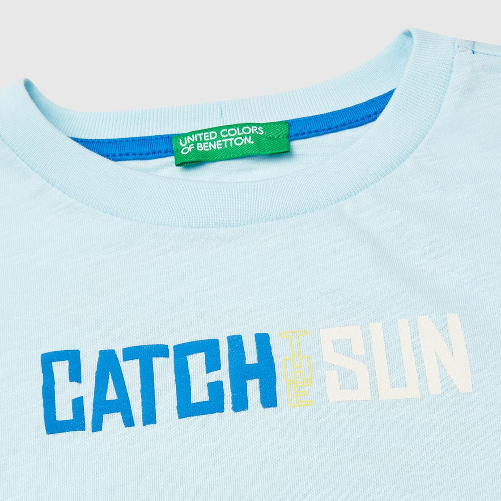 Erkek Çocuk Turkuaz Önü ve Arkası Baskılı Kabartmalı Kontrast Renkli T-Shirt