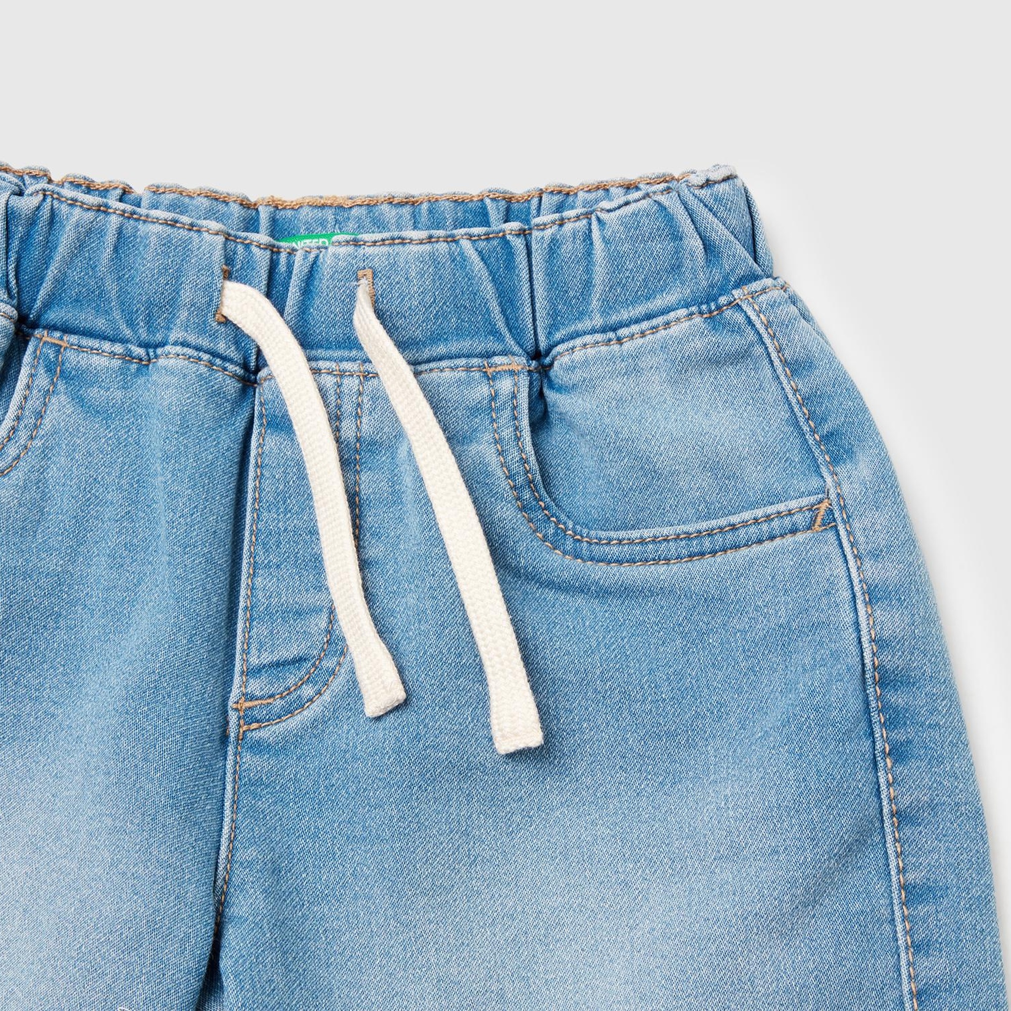 Erkek Çocuk Açık Denim Yan Cebi Logo İşlemeli Büzgü İpli Denim Bermuda Şort