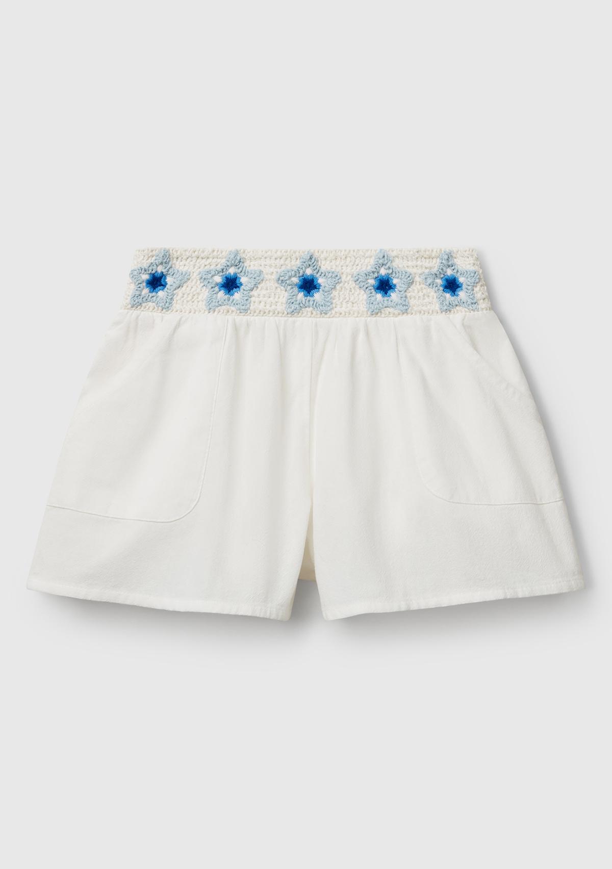  Kız Çocuk Beyaz Beli Makrome Çiçek Aplikeli Lastikli Regular Fit Şort