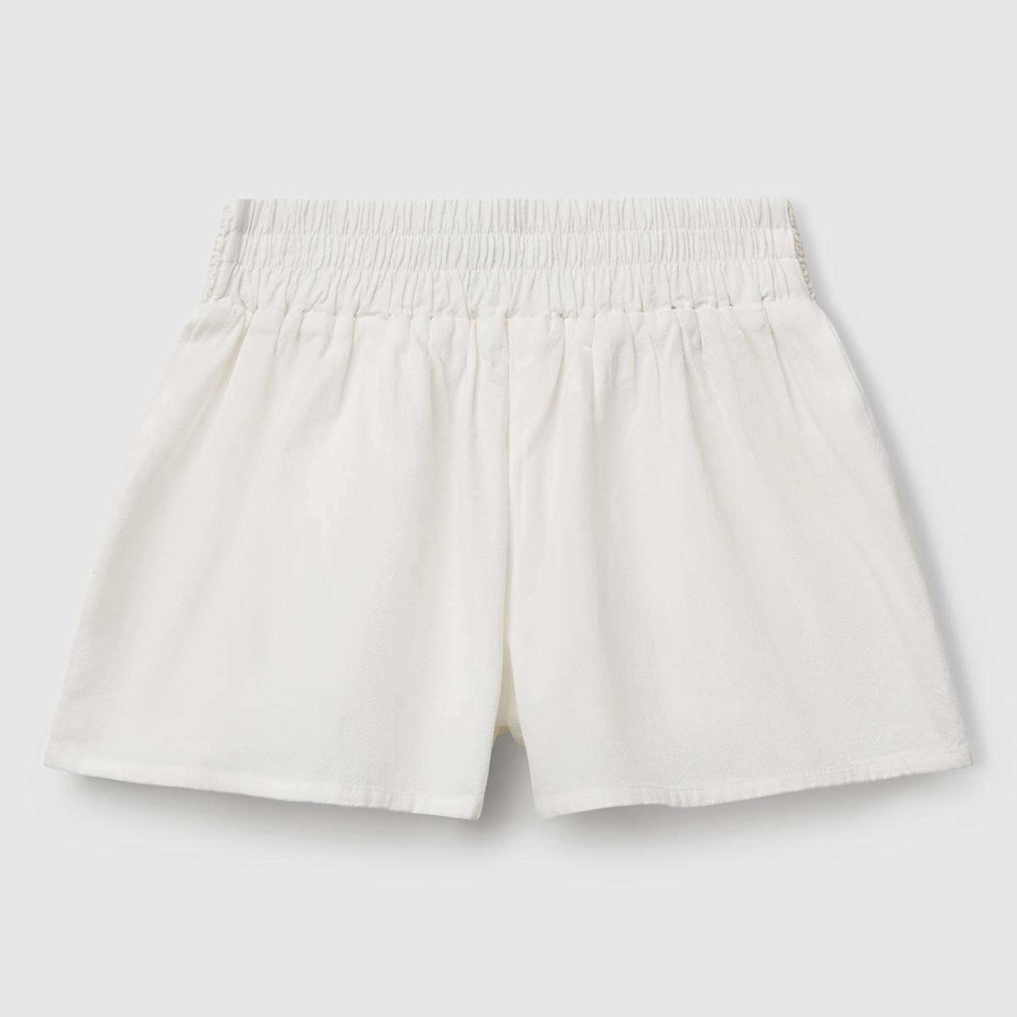 Kız Çocuk Beyaz Beli Makrome Çiçek Aplikeli Lastikli Regular Fit Şort