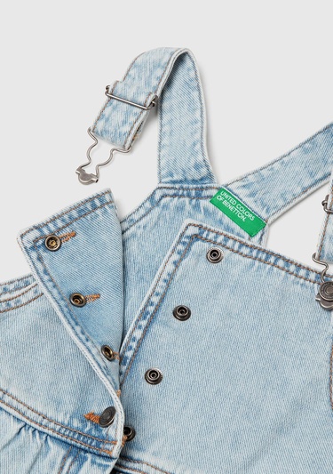  Kız Çocuk Açık Denim Taş Yıkama Pileli Ayarlanabilir Askılı Denim Salopet
