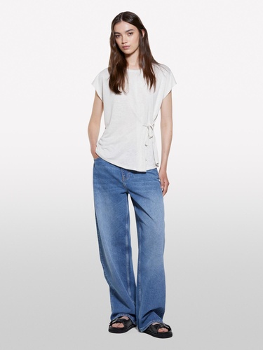  Kadın Kırık Beyaz Viskoz Karışımlı Önü Bağlama Detaylı Regular Fit T-Shirt