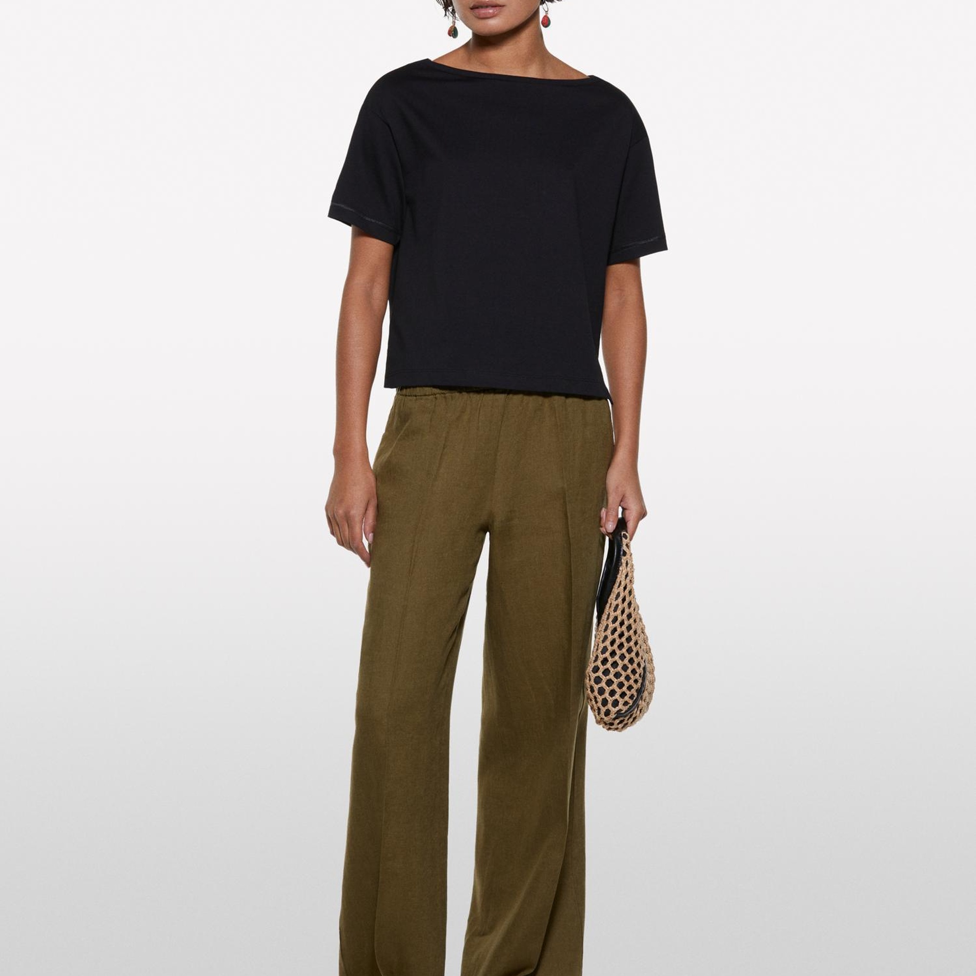 Kadın Siyah %100 Pamuk Kayık Yaka Boxy Fit Crop T-Shirt