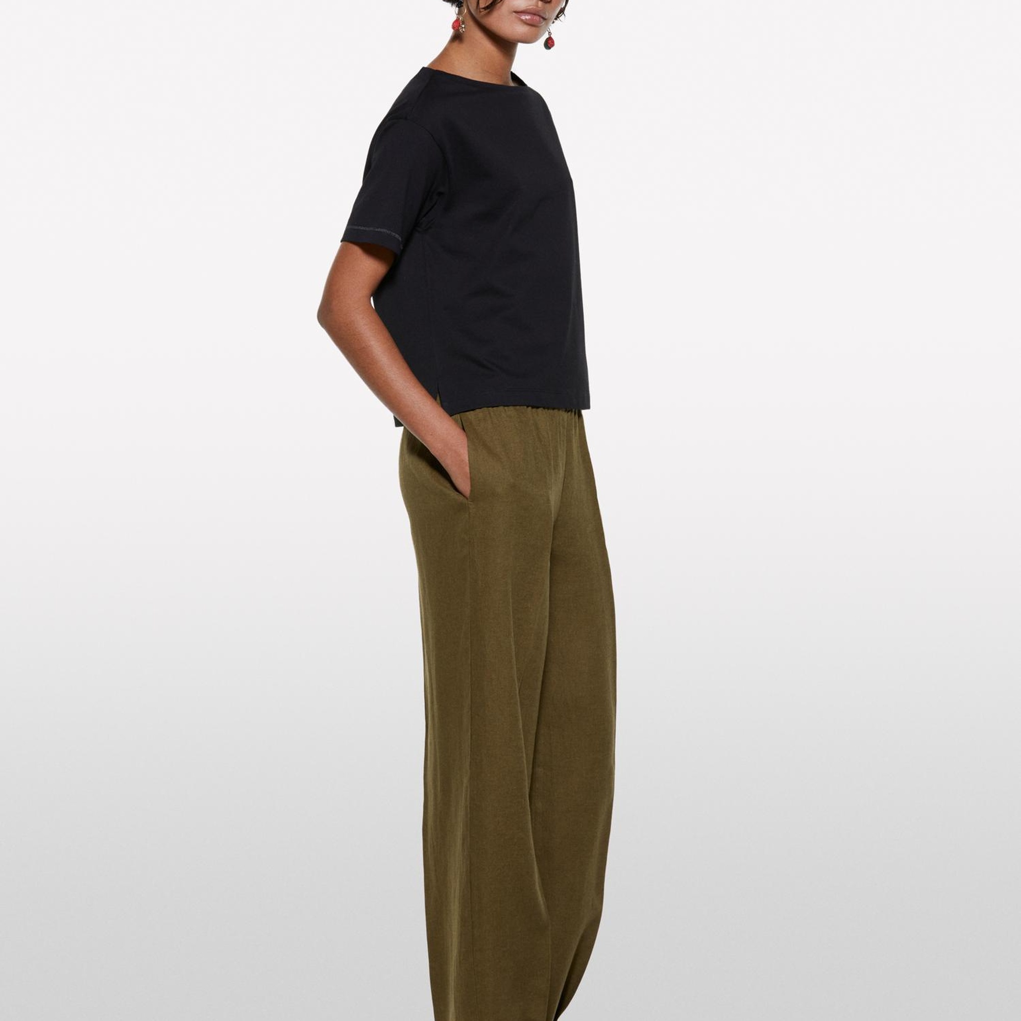 Kadın Siyah %100 Pamuk Kayık Yaka Boxy Fit Crop T-Shirt