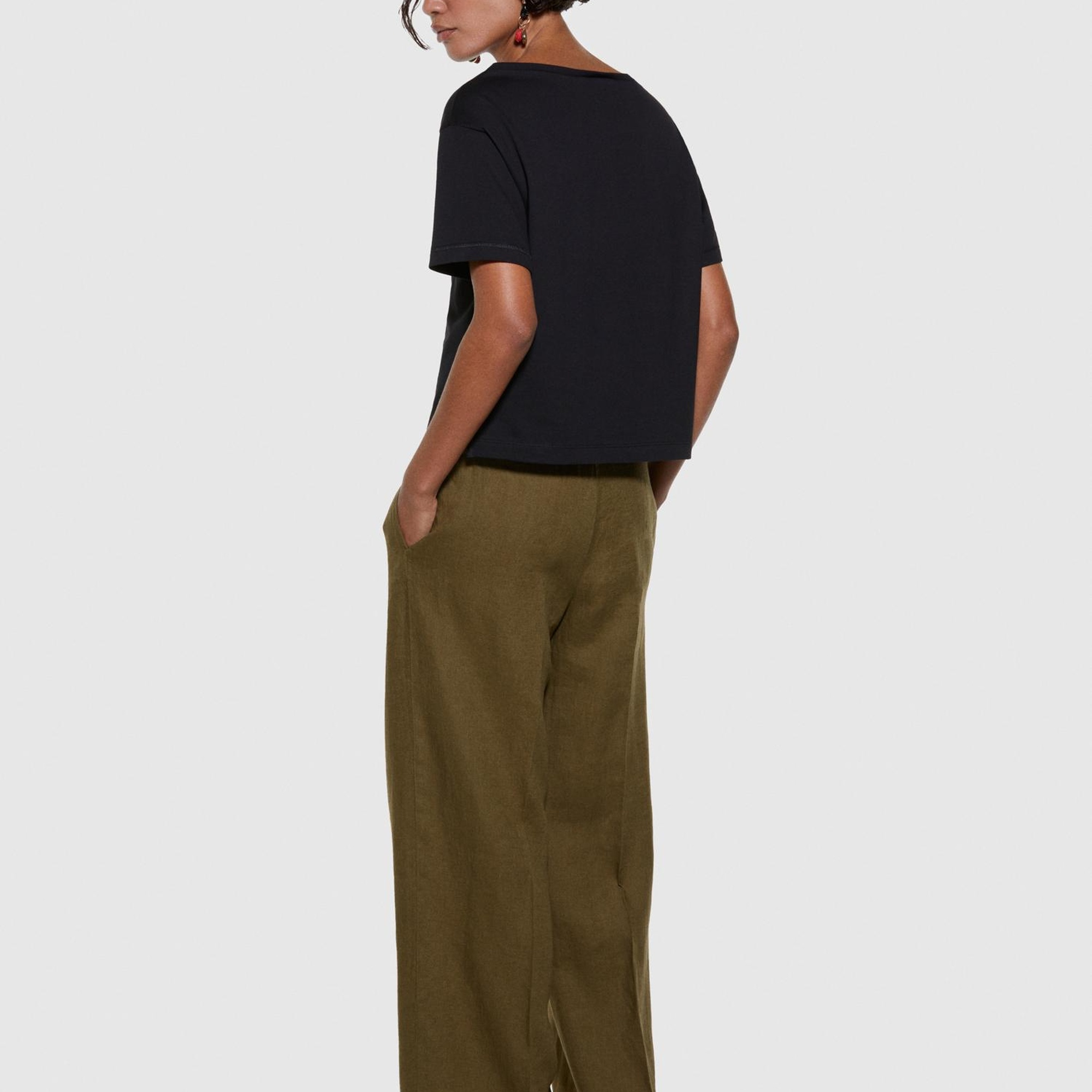 Kadın Siyah %100 Pamuk Kayık Yaka Boxy Fit Crop T-Shirt