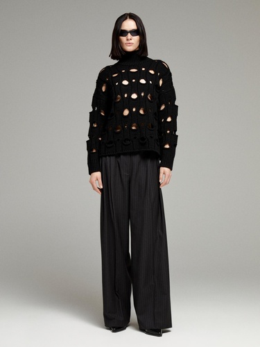  Kadın Siyah Yün Karışımlı Delik Detaylı Balıkçı Yaka Kazak