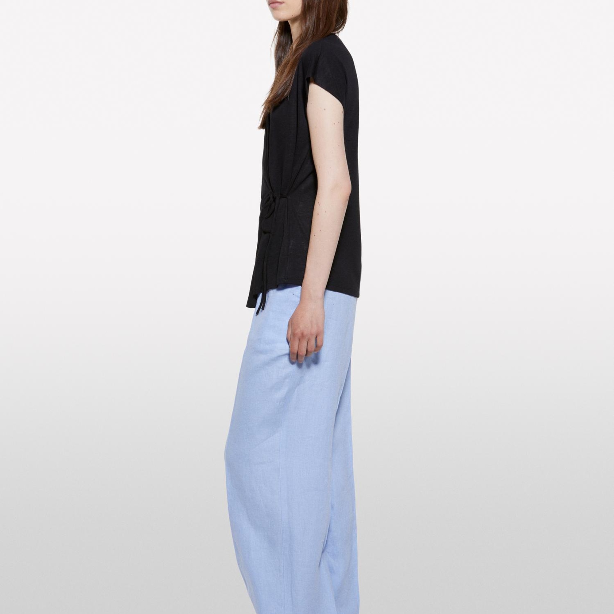 Kadın Siyah Viskoz Karışımlı Önü Bağlama Detaylı Regular Fit T-Shirt