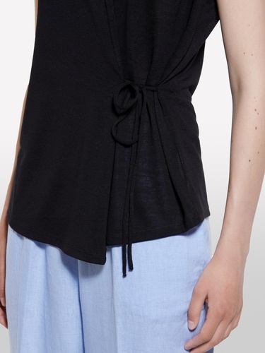  Kadın Siyah Viskoz Karışımlı Önü Bağlama Detaylı Regular Fit T-Shirt