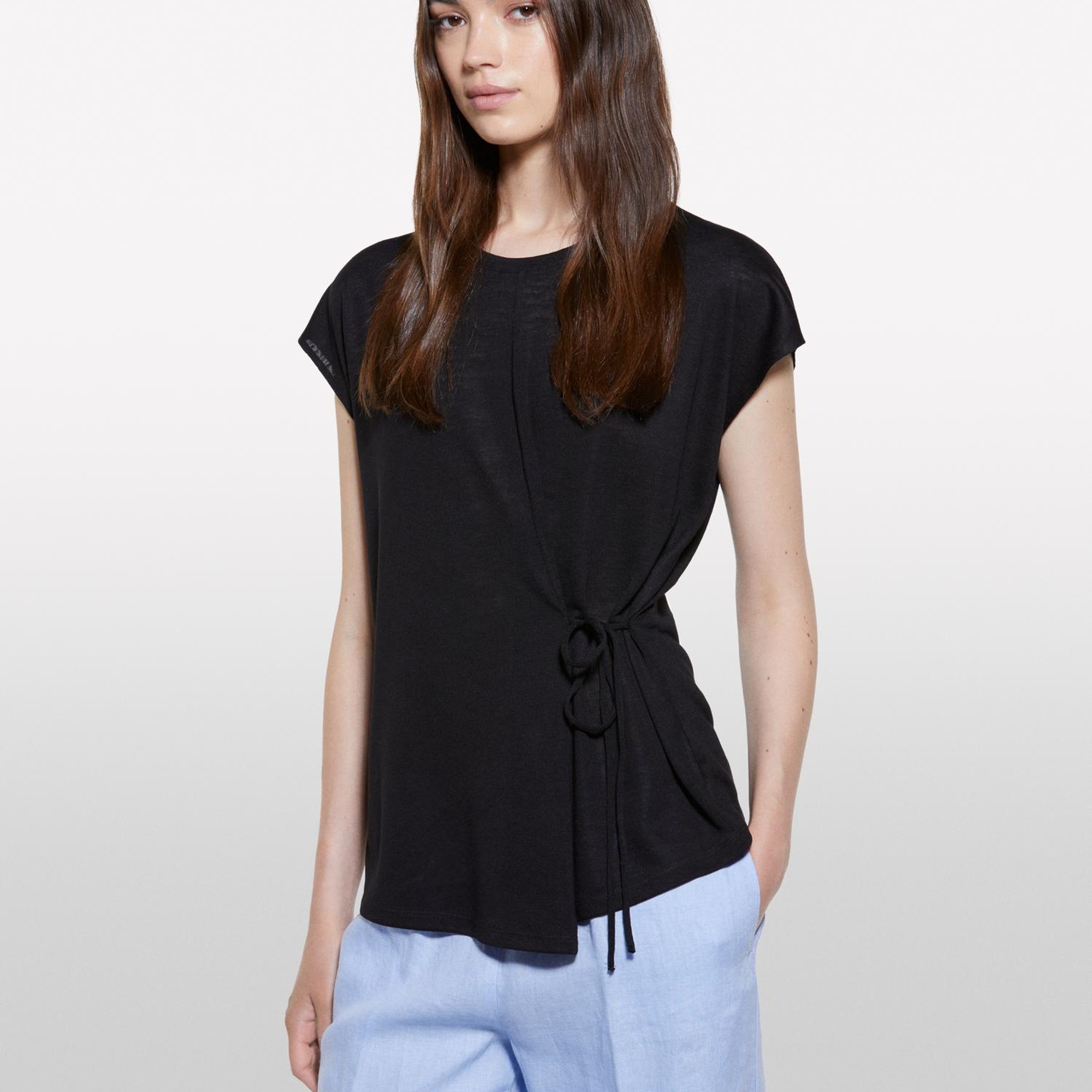 Kadın Siyah Viskoz Karışımlı Önü Bağlama Detaylı Regular Fit T-Shirt