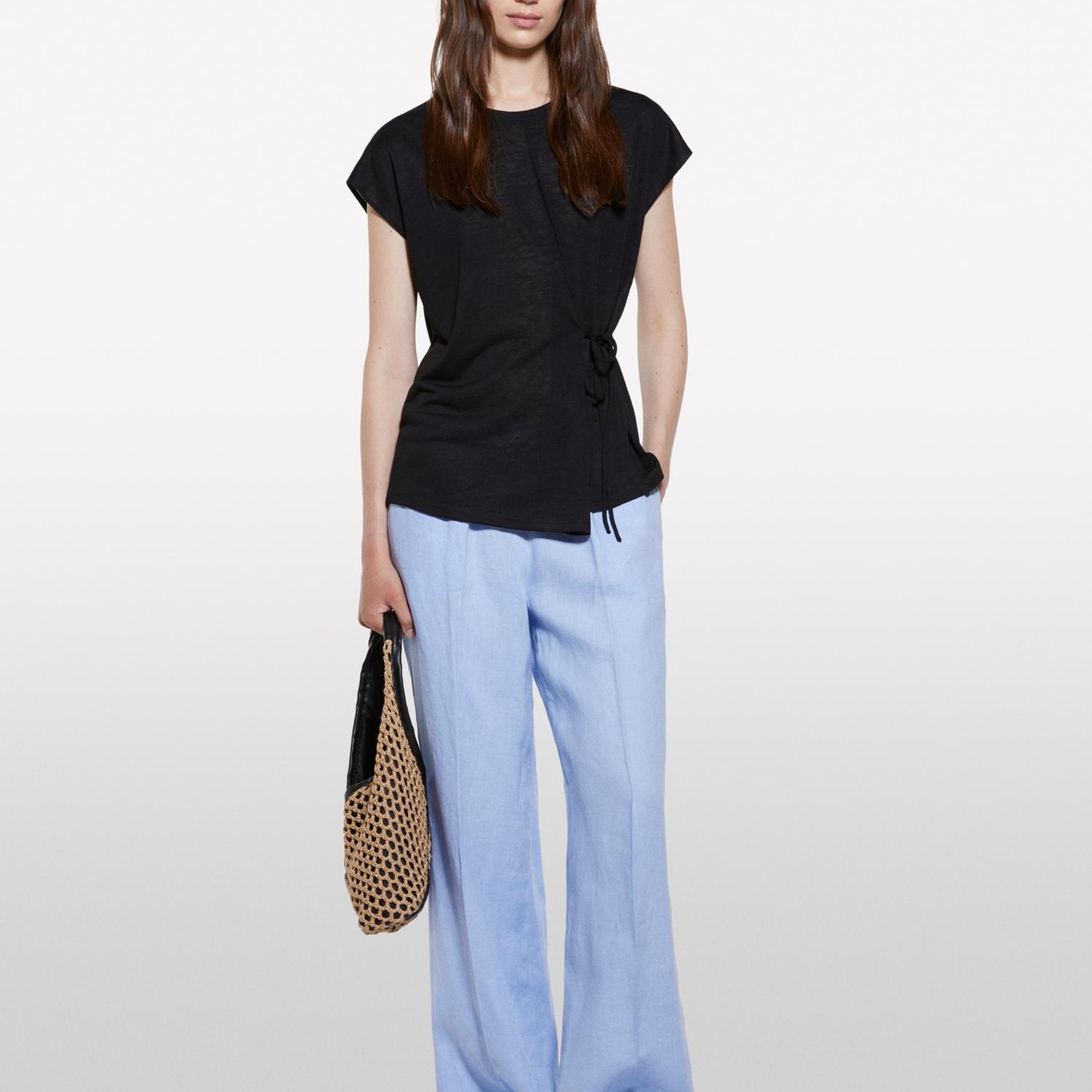 Kadın Siyah Viskoz Karışımlı Önü Bağlama Detaylı Regular Fit T-Shirt