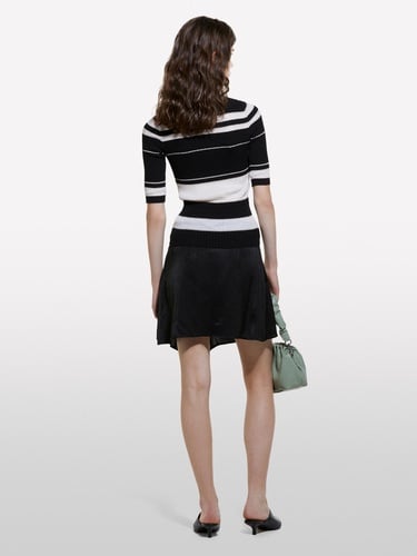  Kadın Siyah Çizgili Viskoz ve Pamuk Karışımlı Çizgi Detaylı Truvakar Kol Kazak