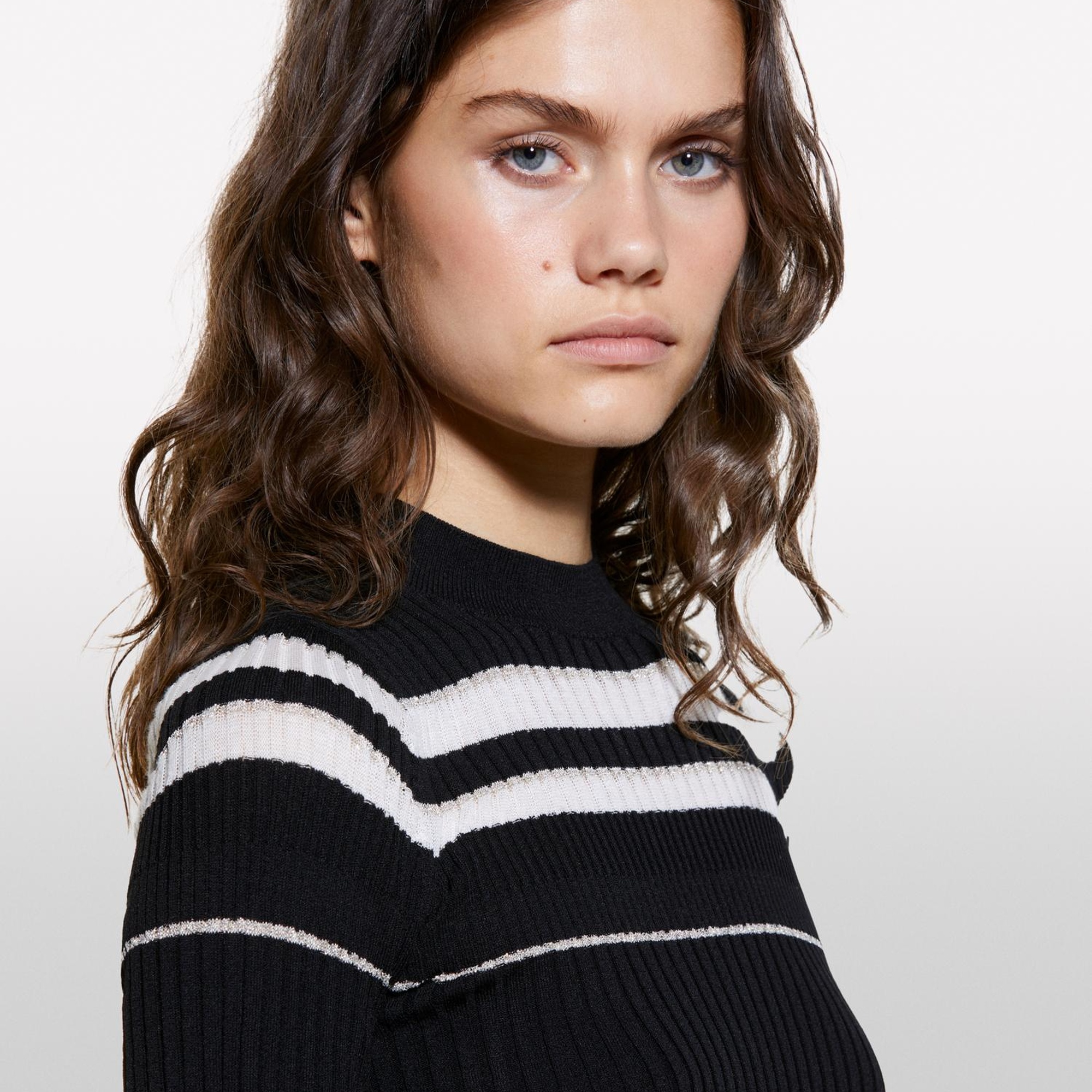 Kadın Siyah Çizgili Viskoz ve Pamuk Karışımlı Çizgi Detaylı Truvakar Kol Kazak