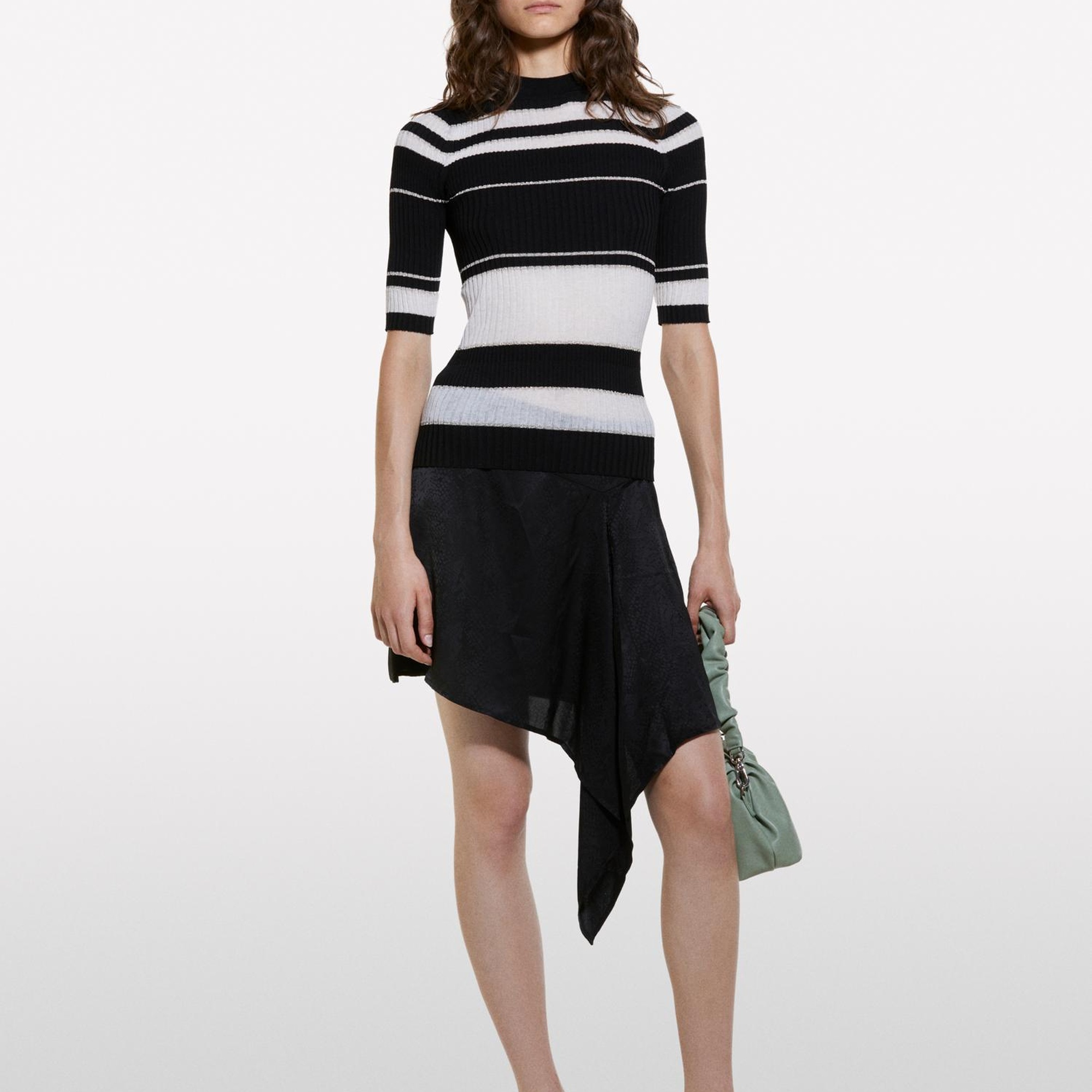 Kadın Siyah Çizgili Viskoz ve Pamuk Karışımlı Çizgi Detaylı Truvakar Kol Kazak