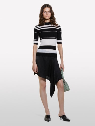  Kadın Siyah Çizgili Viskoz ve Pamuk Karışımlı Çizgi Detaylı Truvakar Kol Kazak