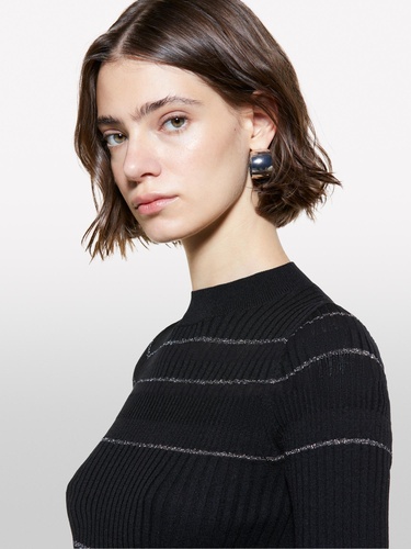  Kadın Gri Çizgili Viskoz ve Pamuk Karışımlı Çizgi Detaylı Truvakar Kol Kazak