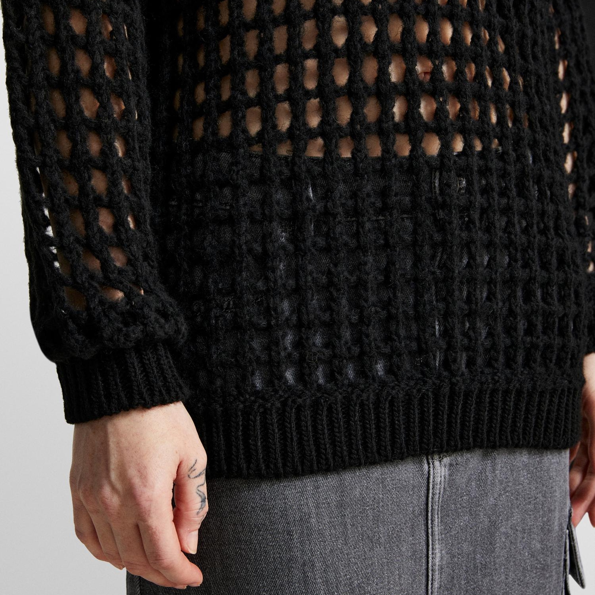 Kadın Siyah Yün Karışımlı Delik Detaylı Oversize Kazak