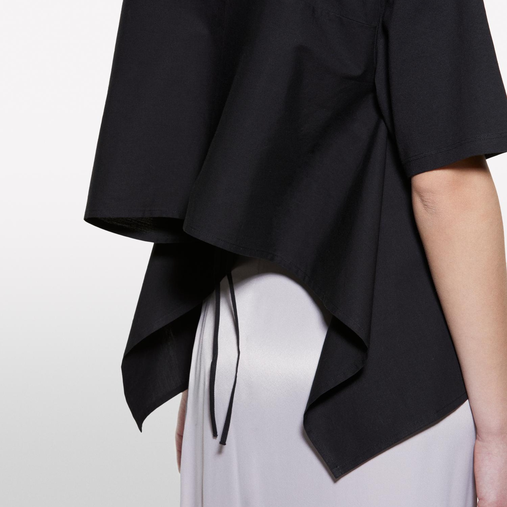 Kadın Siyah %100 Pamuk Arkası Bağcıklı Bisiklet Yaka Regular Fit T-Shirt