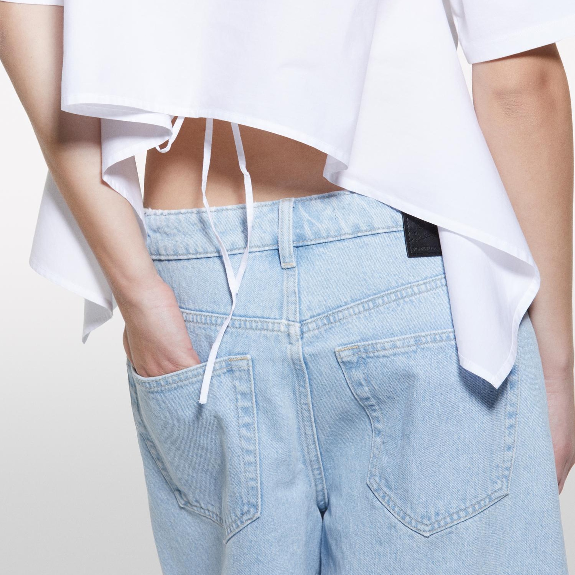 Kadın Beyaz %100 Pamuk Arkası Bağcıklı Bisiklet Yaka Regular Fit T-Shirt