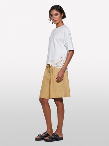  Kadın Kırık Beyaz %100 Pamuk Nakış Detaylı Bisiklet Yaka Regular Fit T-Shirt