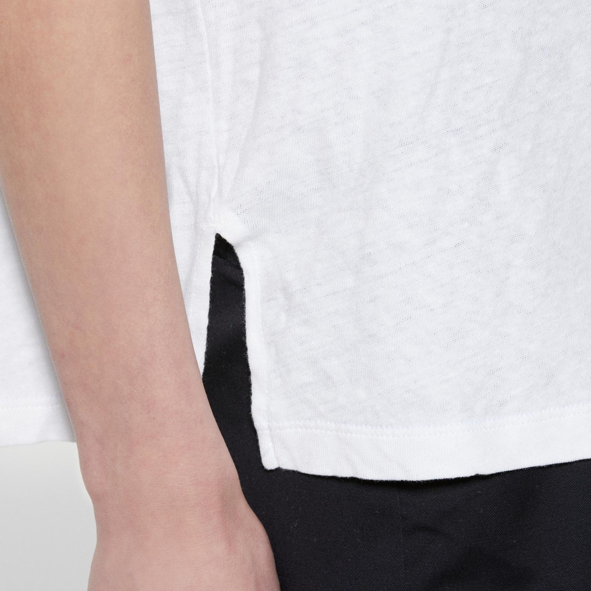 Kadın Kırık Beyaz Keten Karışımlı Bisiklet Yaka T-Shirt