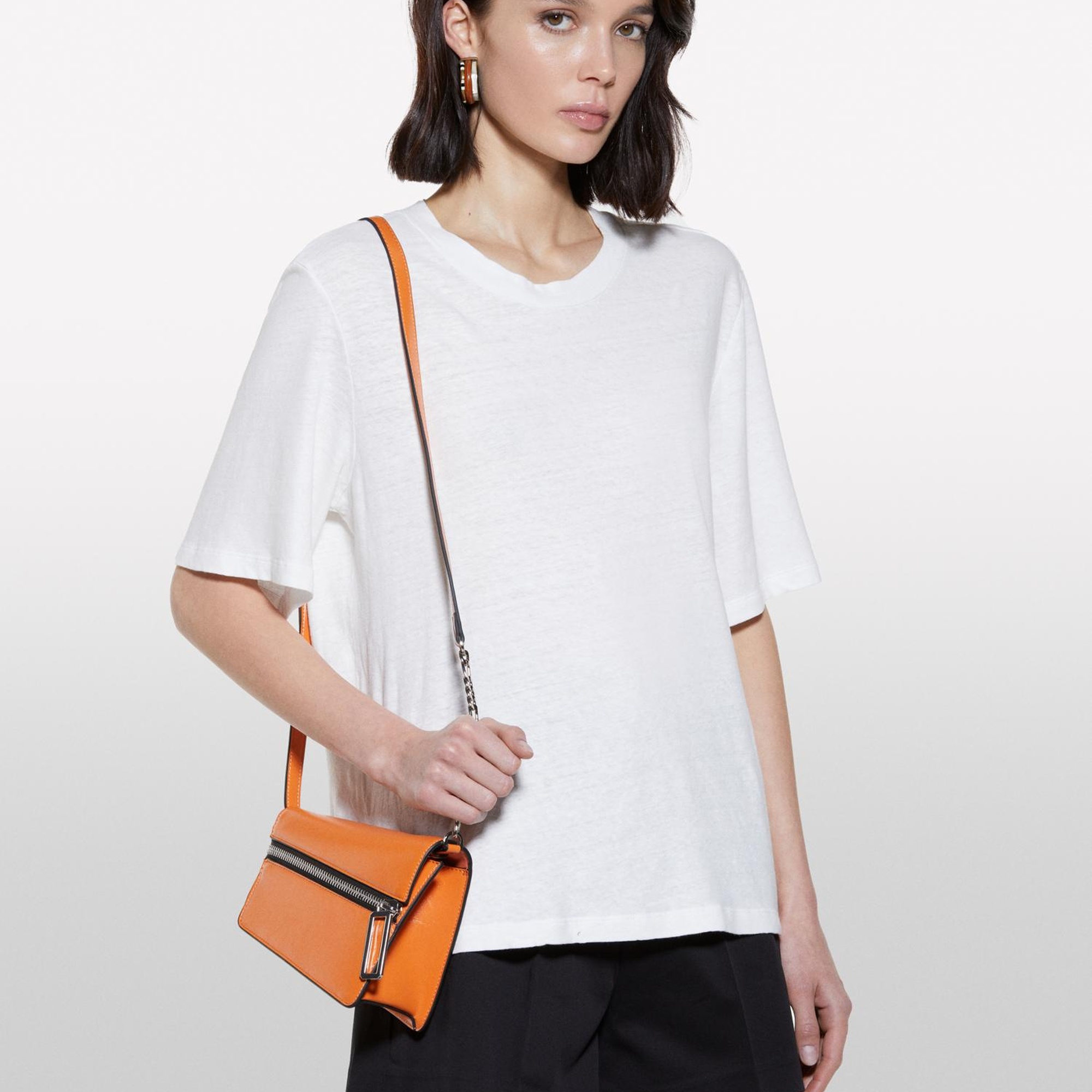 Kadın Kırık Beyaz Keten Karışımlı Bisiklet Yaka T-Shirt