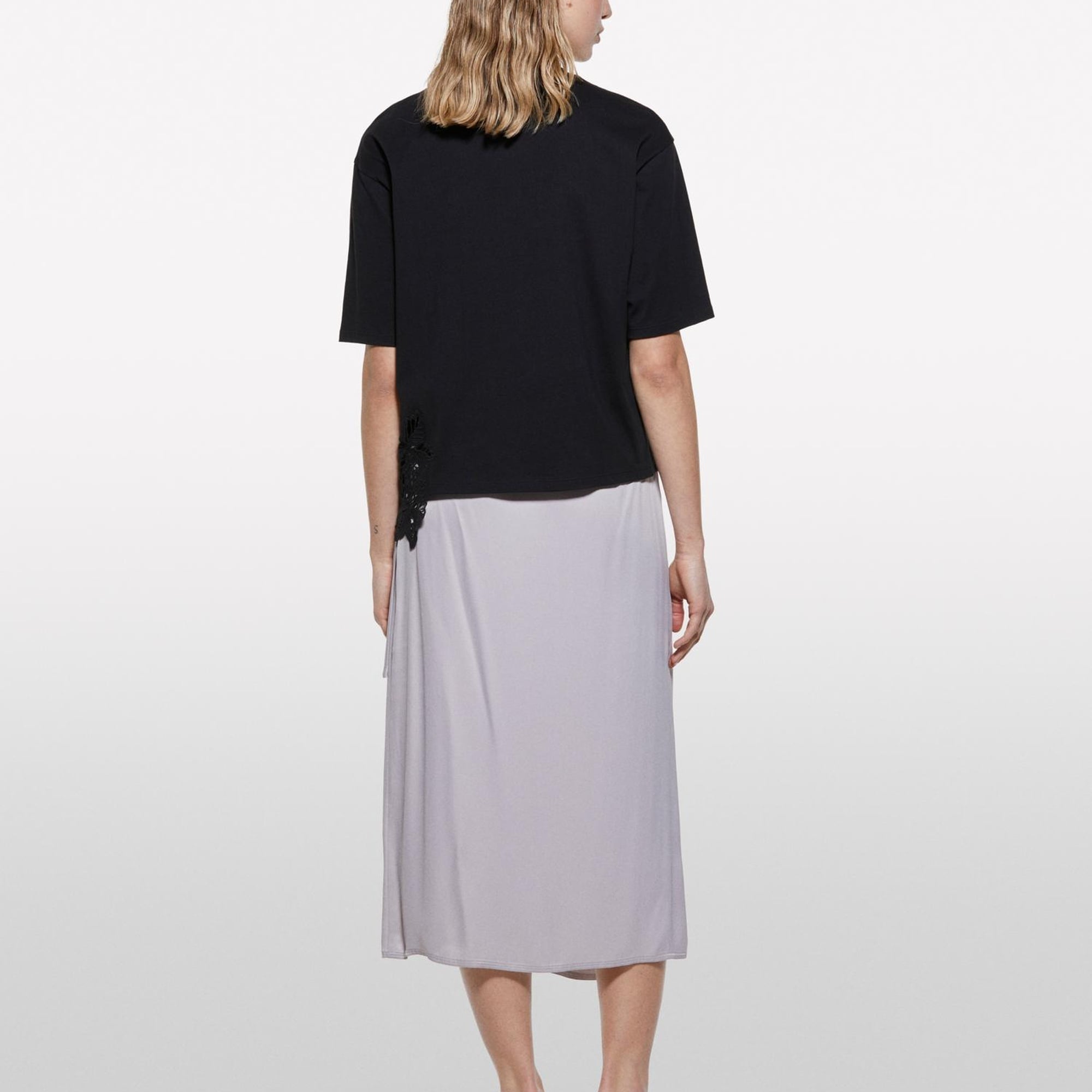 Kadın Siyah %100 Pamuk Nakış Detaylı Bisiklet Yaka Regular Fit T-Shirt