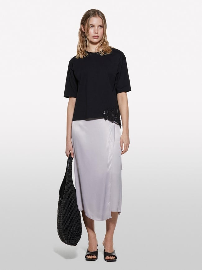  Kadın Siyah %100 Pamuk Nakış Detaylı Bisiklet Yaka Regular Fit T-Shirt