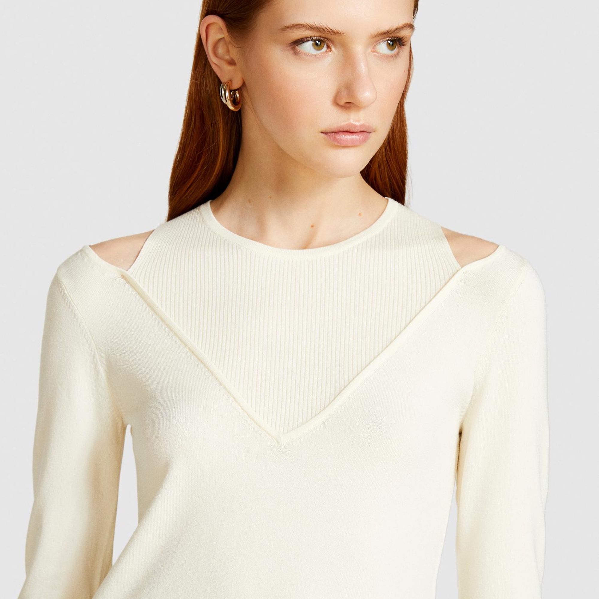 Kadın Krem Viskoz Karışımlı Önü Pencere Detaylı Dar Kesim Kazak