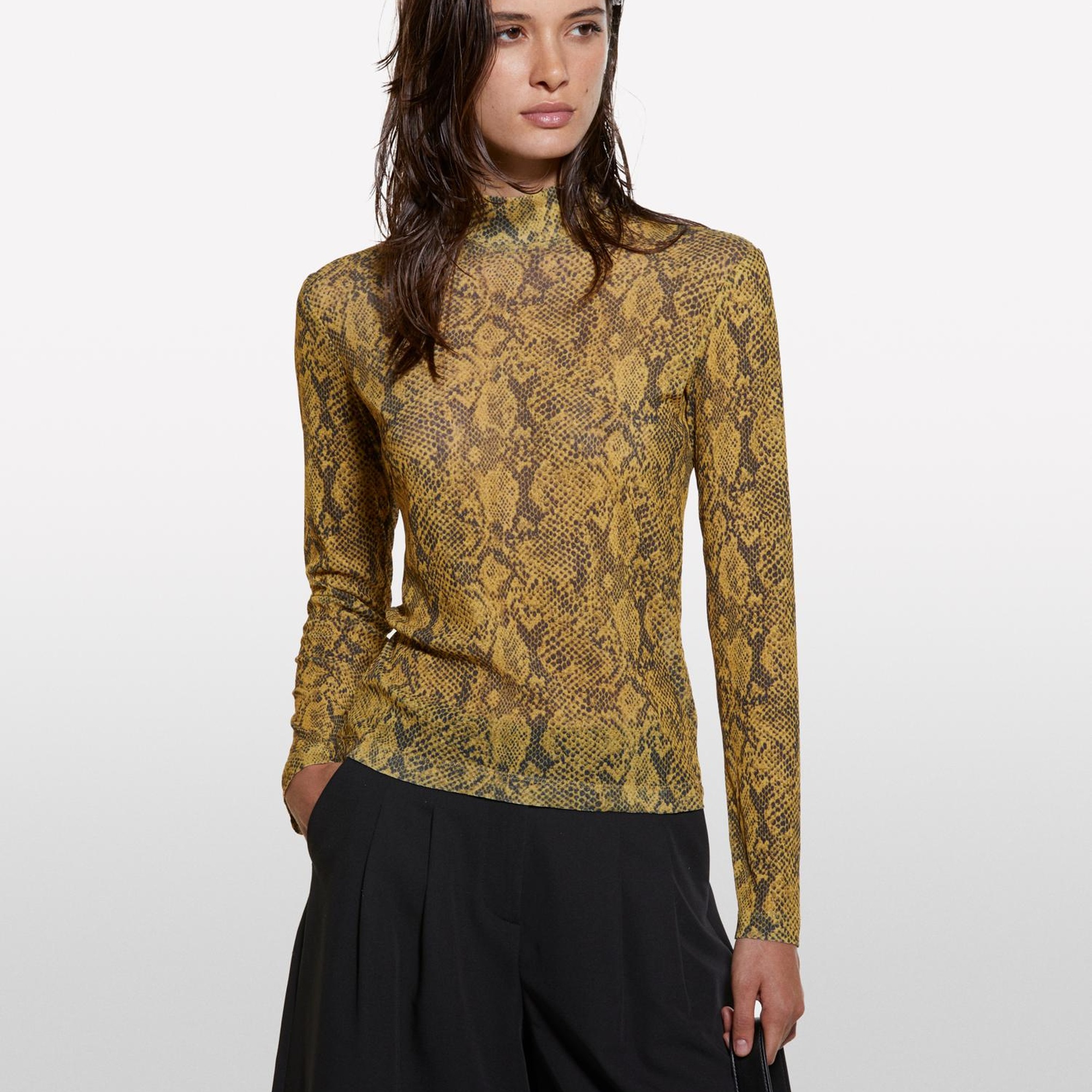 Kadın Sarı Baskılı Baskılı Dar Kesim Yüksek Yaka Uzun Kollu T-Shirt