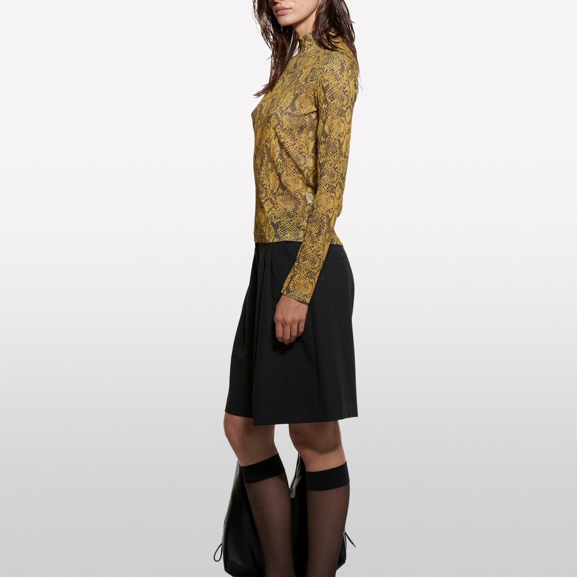 Kadın Sarı Baskılı Baskılı Dar Kesim Yüksek Yaka Uzun Kollu T-Shirt