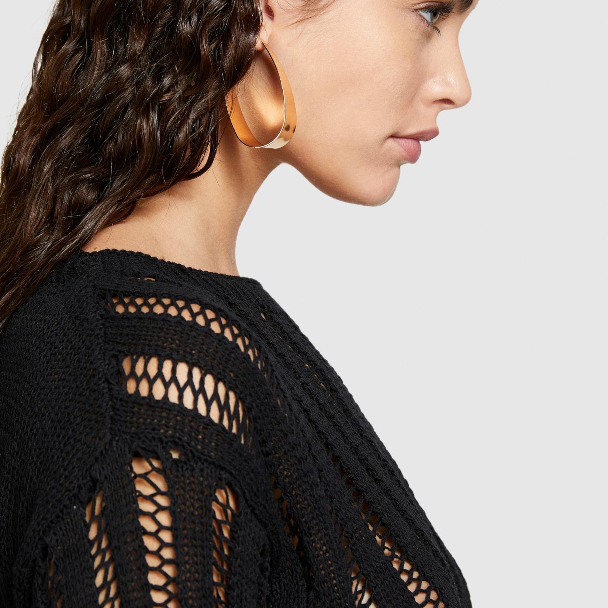 Kadın Siyah Pamuk Karışımlı Örgü Motifli Düşük Omuzlu Kayık Yaka Kazak