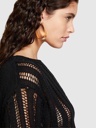  Kadın Siyah Pamuk Karışımlı Örgü Motifli Düşük Omuzlu Kayık Yaka Kazak