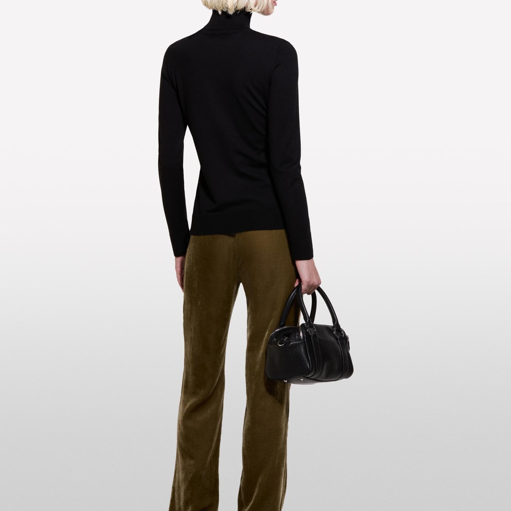 Kadın Siyah Viskoz Karışımlı Balıkçı Yaka Düz Kazak