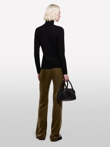  Kadın Siyah Viskoz Karışımlı Balıkçı Yaka Düz Kazak